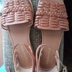 City classfied sandals